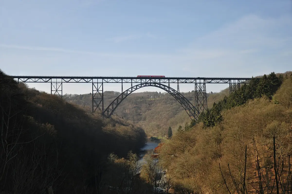 Müngstener Brücke zwischen Remscheid und Solingen